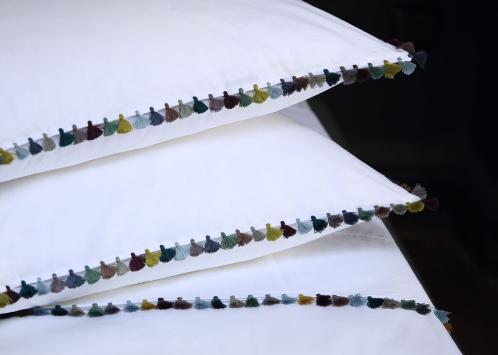 coton peigné détail pompon linge de lit