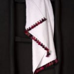 Drap de bain finition Crush de la collection LAMU design original V. Barkowski