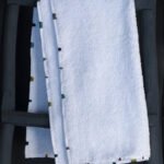 Serviette de bain finition Aqua de la collection MEMBA design original V. Barkowski