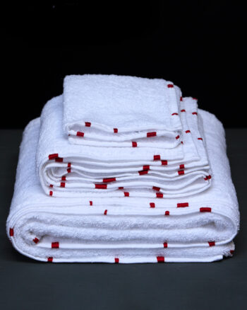 Linge de bain finition Carmin de la collection MEMBA design original V. Barkowski