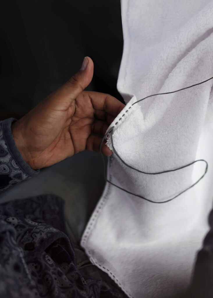 linge bain blanc main couture