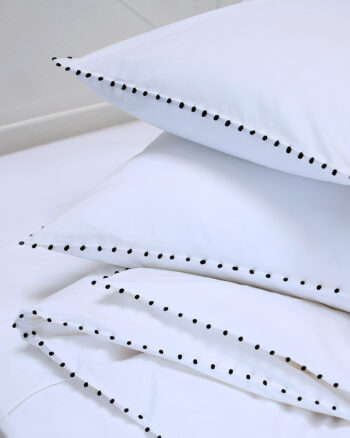 Housse de couette AYA finition noir pae Valérie Barkowski