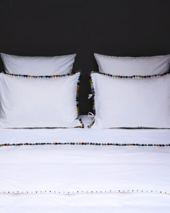 ILIAS linge de lit blanc finition aqua par Valérie Barkowski