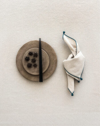 Serviette de table NIL ecru finition paon par Valérie Barkowski