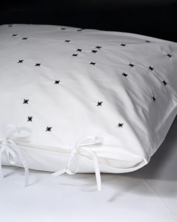 Taie d'oreiller NOON finition noir par Valérie Barkowski