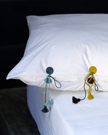 Duo taies d'oreiller YUMI finition aqua par Valérie Barkowski