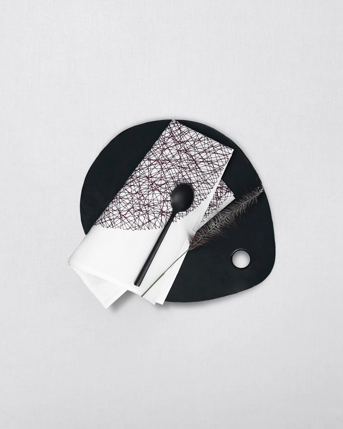 Serviette de table collection DOTS finition noir design V. Barkowski