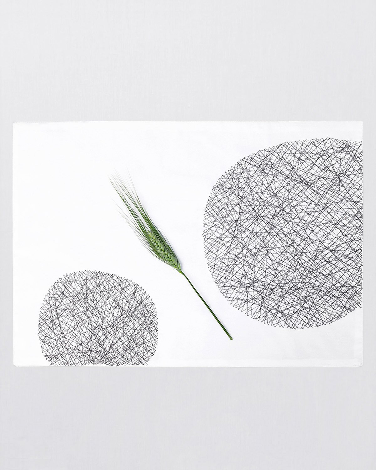 Set de table collection DOTS finition noir design V. Barkowski