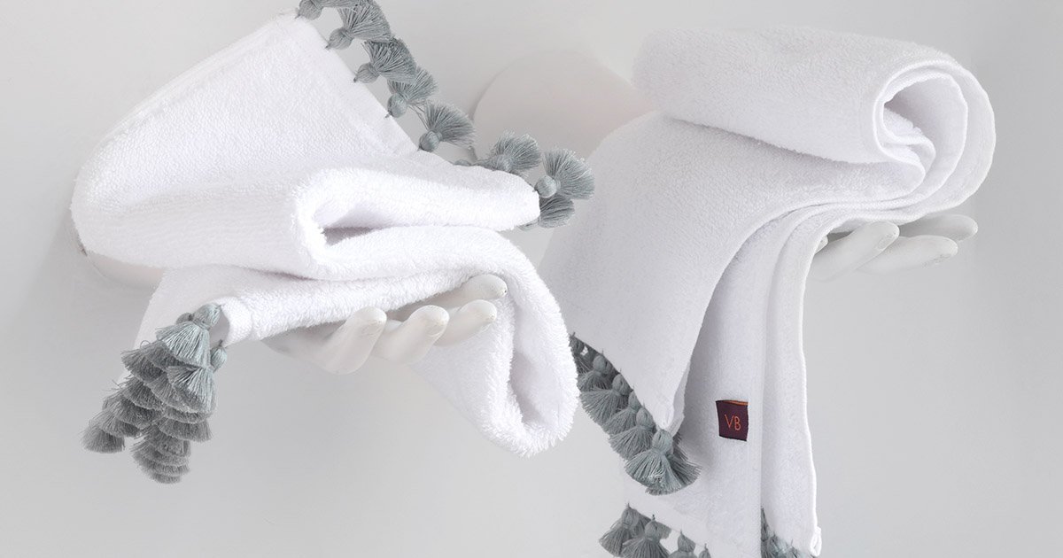 serviette de bain pompons faits main coloris water