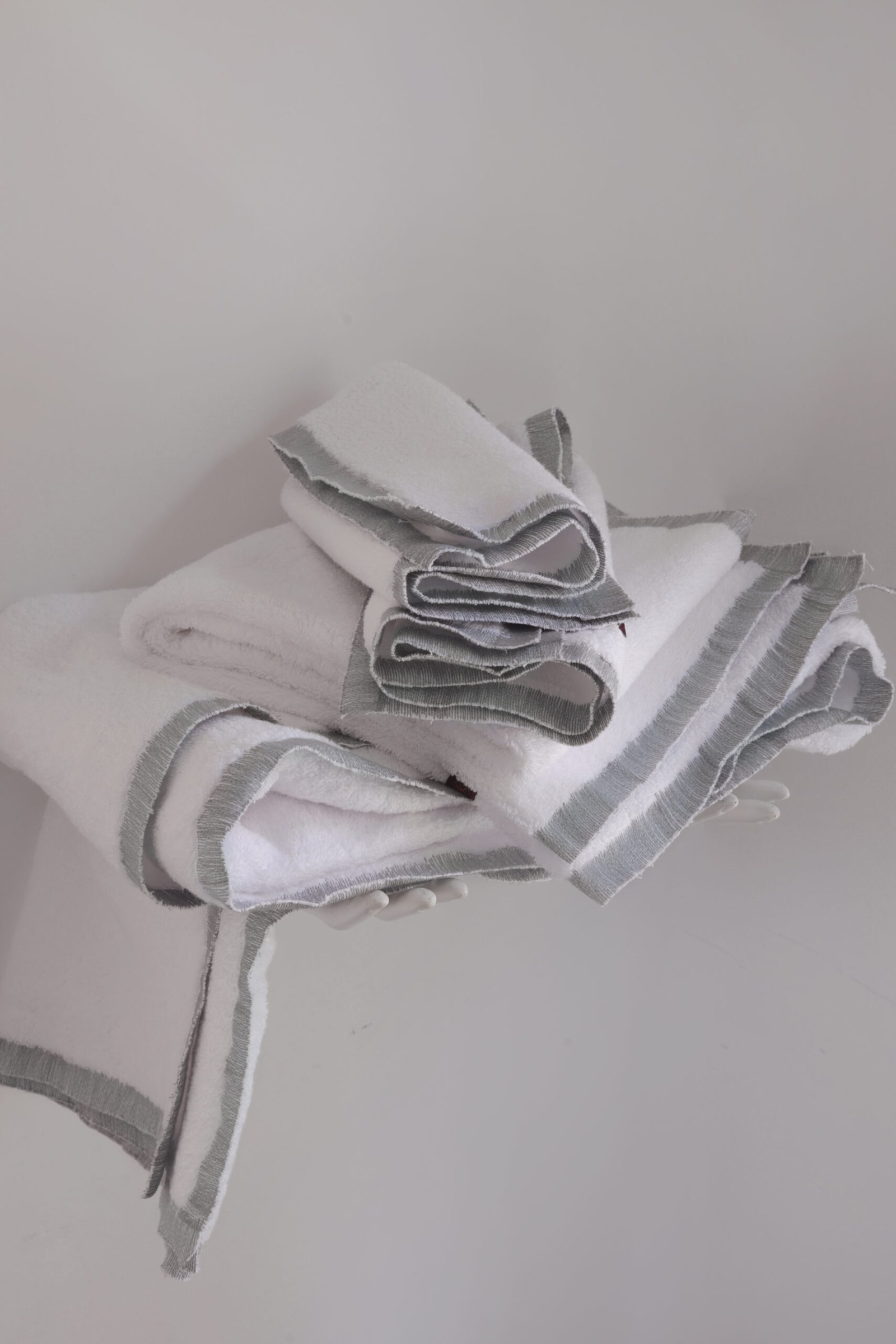 Collection linge de bain CALI finition water design V. Barkowski