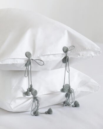 detail taie d'oreiller collection YUMI finition water design V.Barkowski