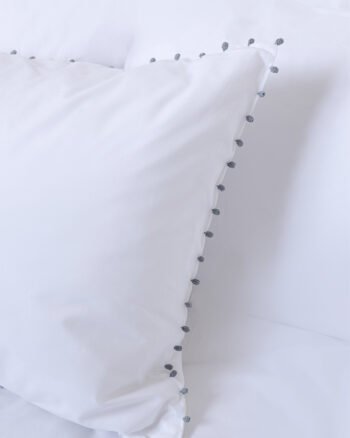 detail taie d'oreiller collection AYA finition water design V.Barkowski