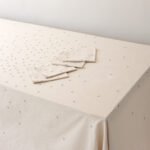 Grande nappe blanche en coton avec lignes de broderies artisanales NOON
