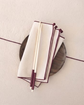 serviette de table ecru NIL finition plum design V.Barkowski