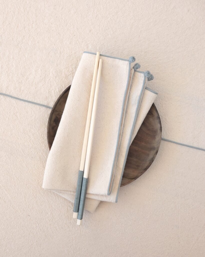 Linge de table collection NIL finition water design V. Barkowski