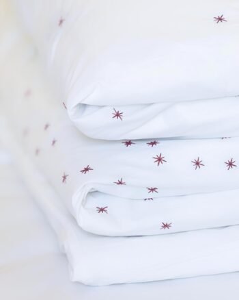 Housse de couette blanche en coton avec lignes de broderies artisanales NOON