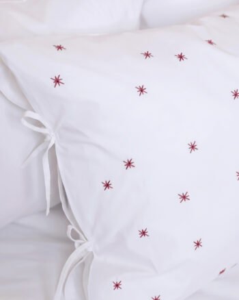 taie d'oreiller blanche en coton avec lignes de broderies artisanales NOON