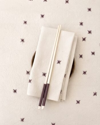 serviette de table ecru NOON finition plum design V.Barkowski