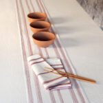 Chemin de table en coton écru brodé Bala – Valérie Barkowski